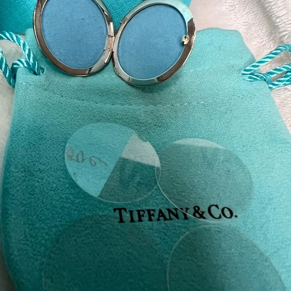 COPY - Tiffany & Co. Rare round locket. Engraving of “TIFFANY & CO • NEW YORK •” - Picture 5 of 5
